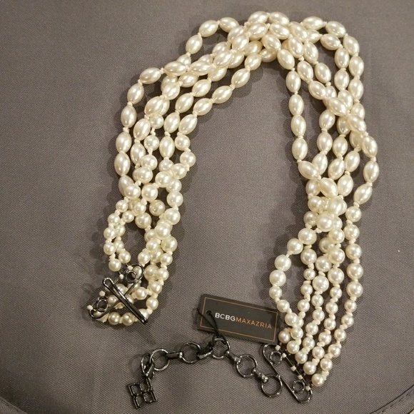 BCBGMaxAzria Jewelry - 💕BCBGMAXAZRIA💕 Faux Pearl Strand Necklace